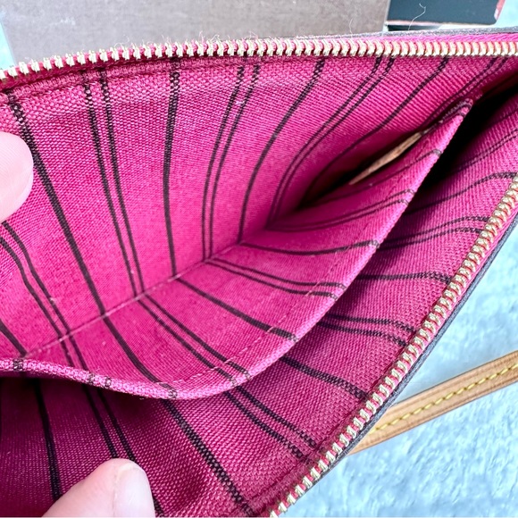 Louis Vuitton Monogram Neverfull Pouch with pink interior and box - Picture 9 of 14